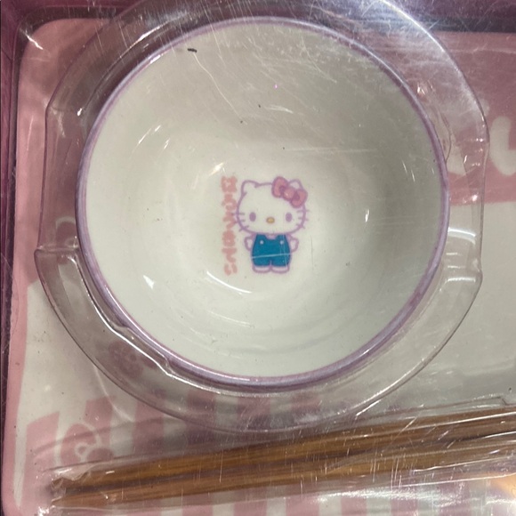 NIB HELLO KITTY PINK AND WHITE SUSHI Dinnerware Set WITH CHOP STICKS BY SANRIO - Picture 4 of 5